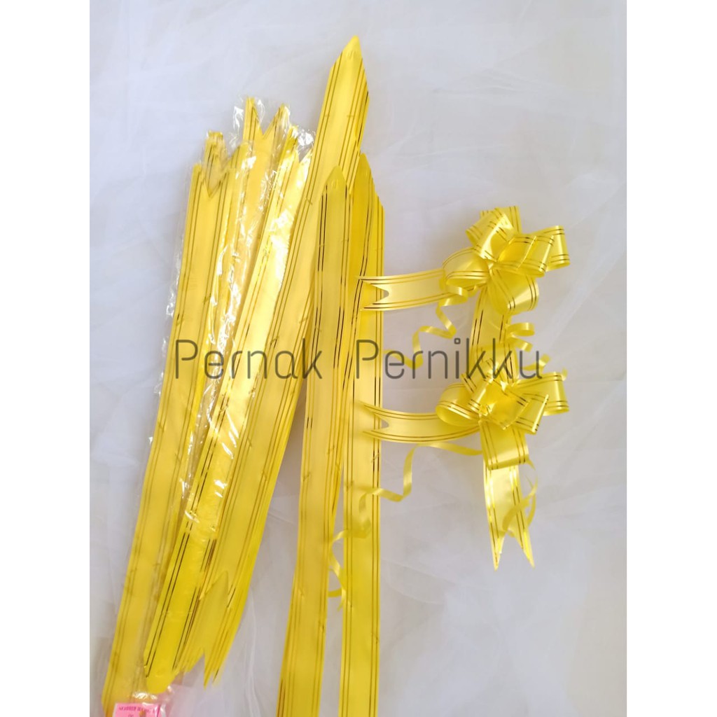 

Pita Tarik List Besar 3cm / Pita Tarik Serut / Pita Tarik List Besar Ribbon Gold Hiasan Kado
