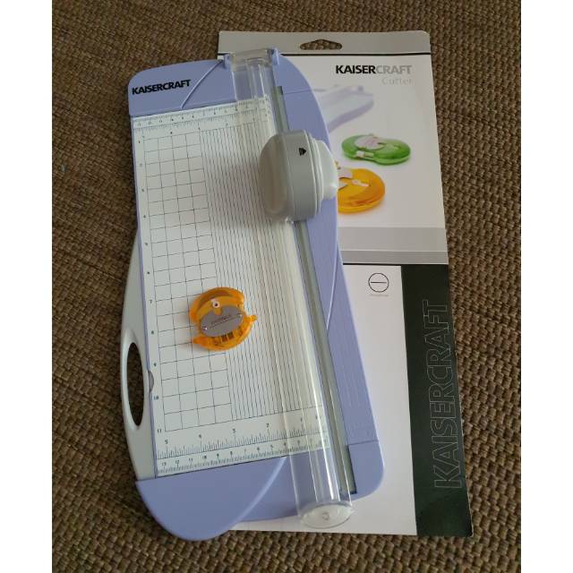 

M0086 - Preloved Kaiser Craft Rotary Cutter