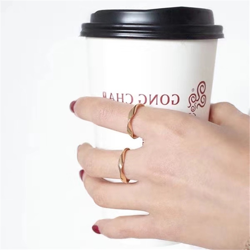 New fashion cold style metal simple twist ring ring female fashion personality joint ring 210807