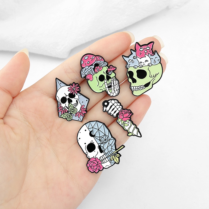 Bros Pin Enamel Desain Tengkorak Bunga Dagger Kucing Untuk Ransel