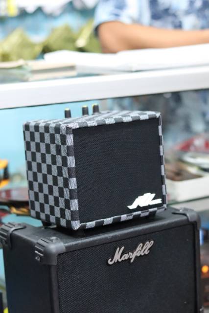 Ampli Gitar Mini 4inch Amplifier Mini Ada Efek Gitar Distorsi Bonus Kabel Jek dan Kabel Mp3
