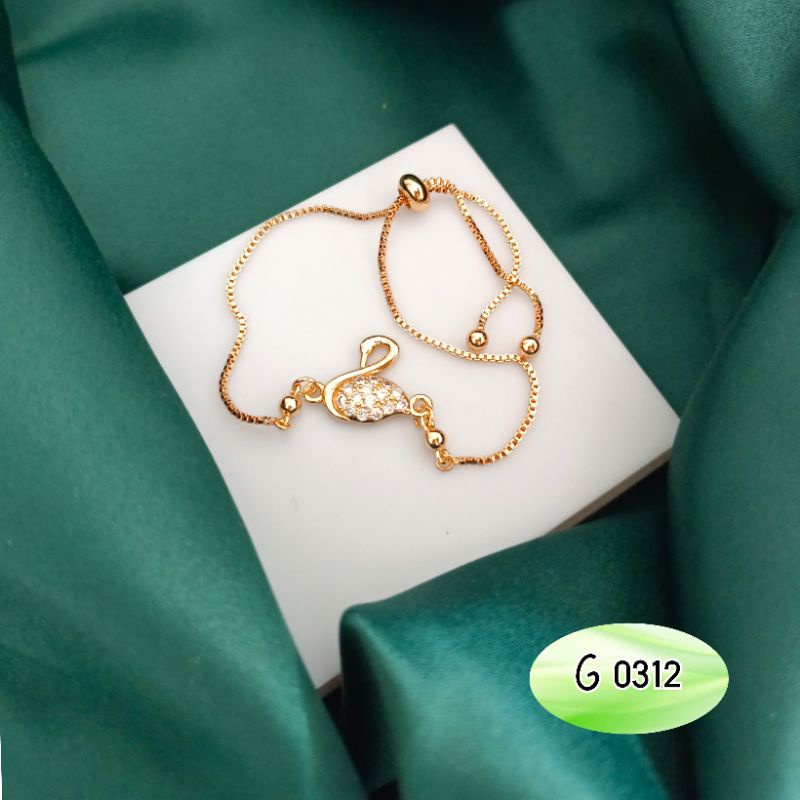 Gelang tangan dengan model serut angsa G0312 titanium lapis emas