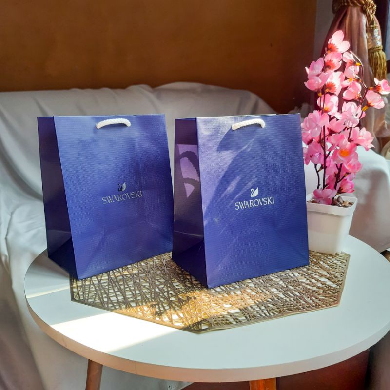 

Paper Bag Swarovski Size Small Pembungkus Kado Paperbag Perhiasan Mewah dan Aksesoris