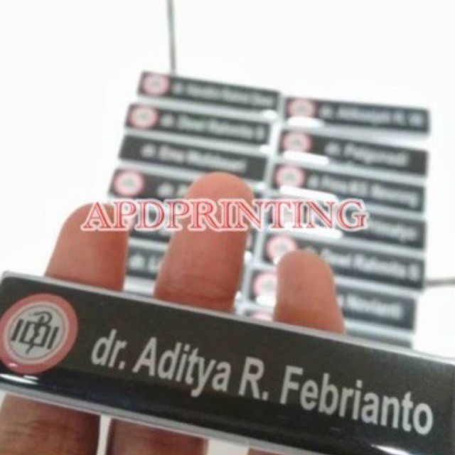 

Name Tag Papan Nama Dada 8cm x 2cm Tebal 2mm Peniti Resin Name Tag Acrylic Nama Dada PREMIUM