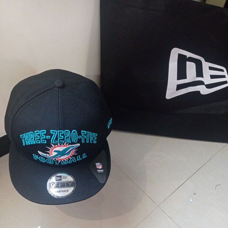 topi NEW ERA  9fifty dolphin warna hitam size allsize