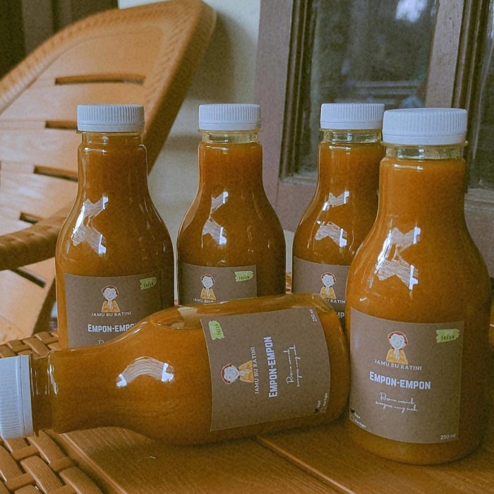 

Jamu empon empon segar 250ml Paket 5 botol /jamu mpon mpon bu ratini - SUGAR NORMAL (BERKUALITAS)