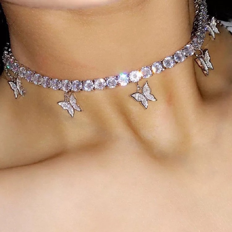Kalung Choker Dengan Liontin Butterfly Aksen Kristal Berlian Imitasi Untuk Wanita