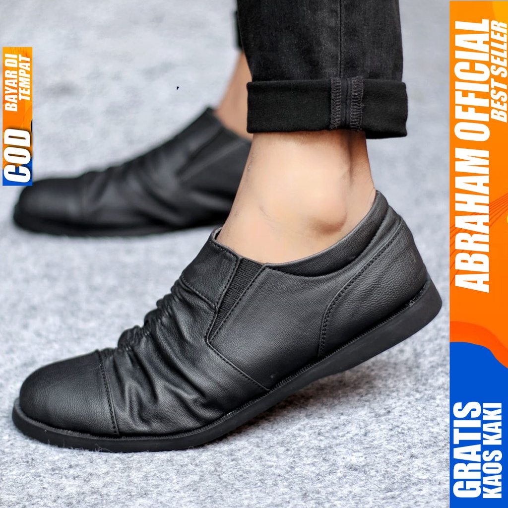 Sepatu Slip on Pria Santai Casual Formal Kulit Syntetic Kerja Kantor Kuliah Kondangan Hitam Keren Terbaru