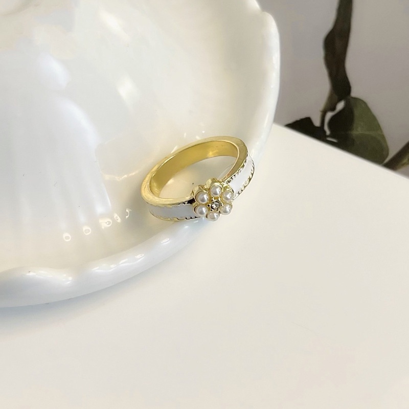 Cincin Jari Telunjuk Model Terbuka Desain Bunga Aksen Mutiara Gaya Retro Untuk Wanita