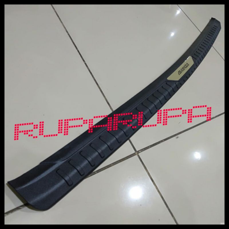 sill plate belakang bagasi toyota avanza / xenia 2019 2020 2021 hitam tempel plastik abs