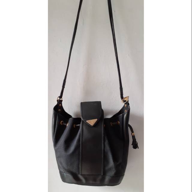 YSL ( SLING BAG ) authentic