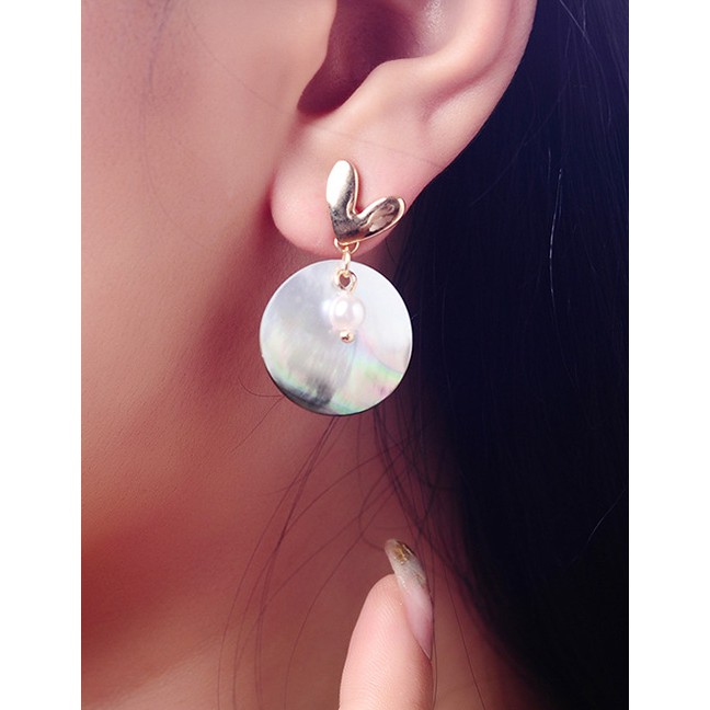 LRC Anting Tusuk Fashion Pearl Shell Earrings S925 Sterling Silver Heart-shaped Shell Pearl Earrings