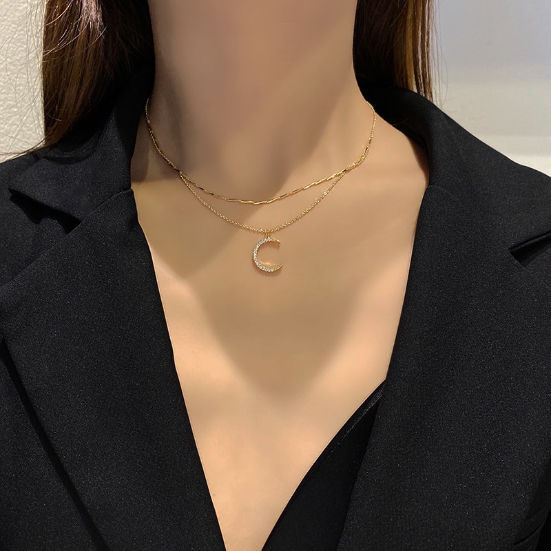 Kalung Choker Liontin Bulan Model Lapis Ganda Bahan Titanium Warna Emas Untuk Wanita