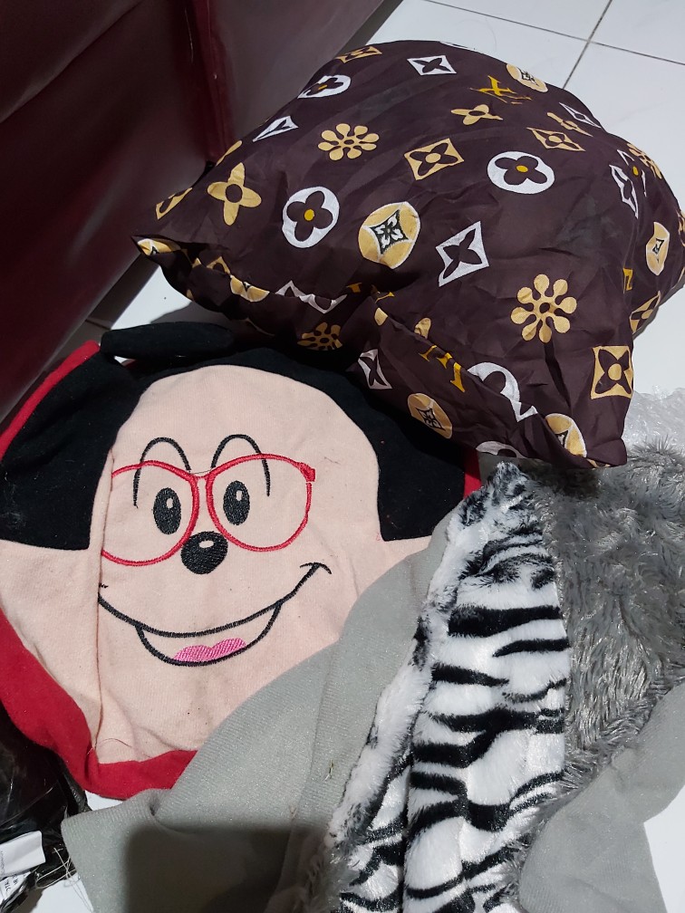 Kain Bulu Rasfur Bantal Guling Siap Di-isi (net Rp.8500)