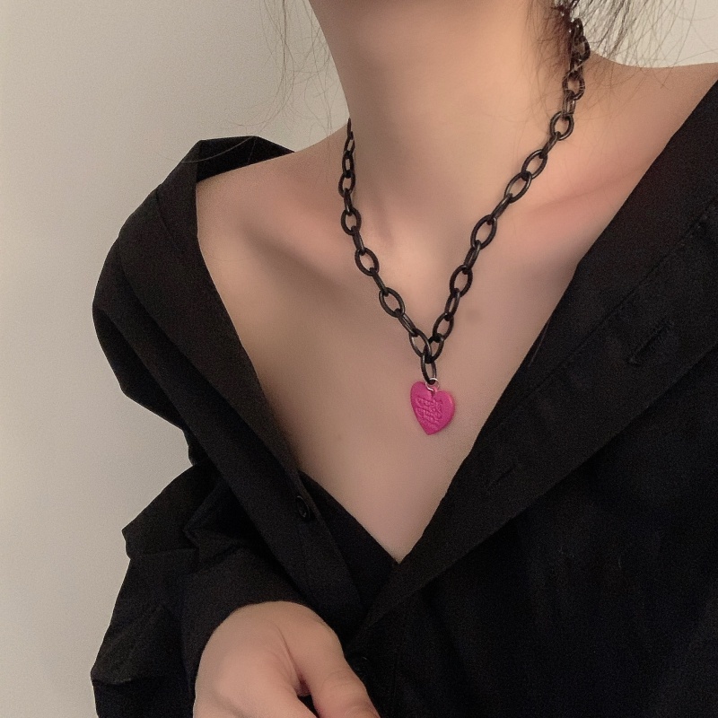 Kalung Rantai Pendek Liontin Hati Bahan alloy Resin Warna Hitam Gaya hip hop Korea Untuk Wanita