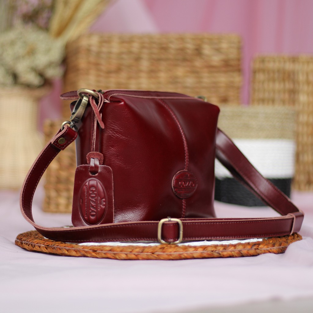 TAS SELEMPANG WANITA KULIT ASLI MINI QUEEN MAROON / FREE GRAVIR NAMA