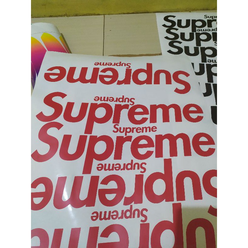 

stiker supreme merah 2 pcs + bonus stiker uk kecil.
