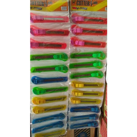 

pisau cutter Besar warna bening isi 12pcs