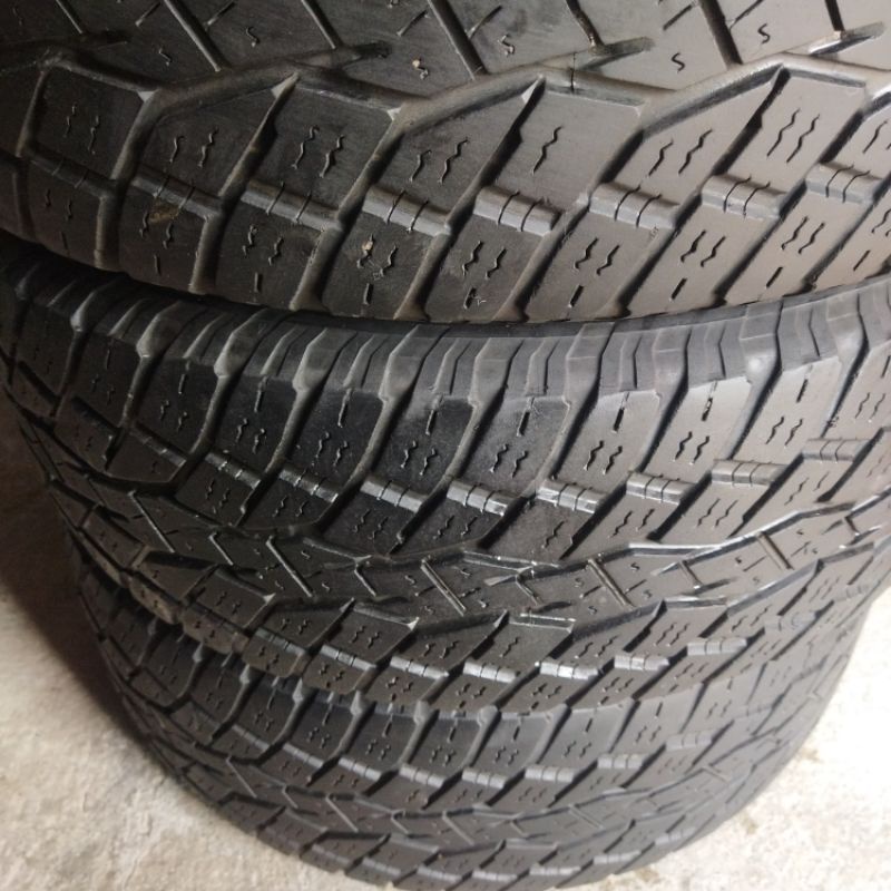 ban second 275/55 R20 toyo open country AT.