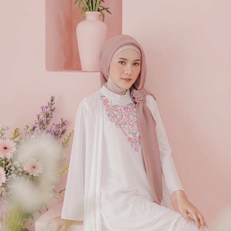 40+ Warna Hijab Segi Empat Bella Square Premium Original Jilbab Bella Square Polos Pollycotton-Dusty Milo