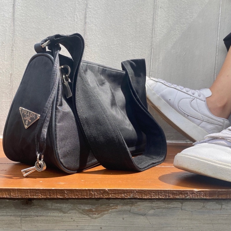 PRDA                                                                       shoulder bag             