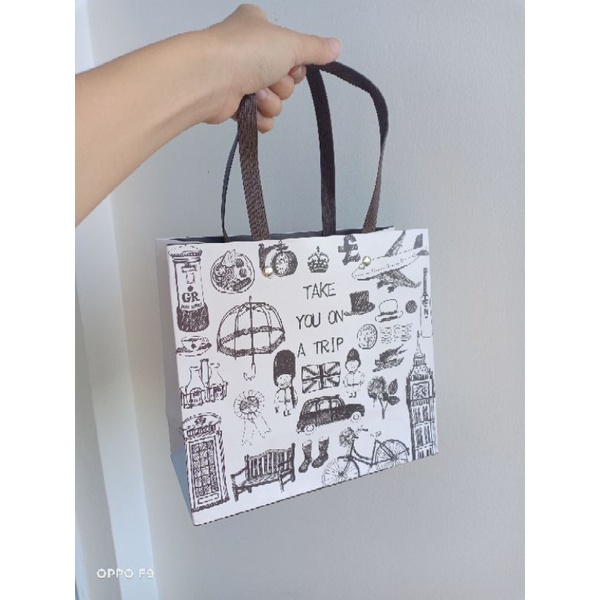 

Paper bag tema london / paper bag besar lucu unik klasik / tas kado kantongan tebal mewah murah ulang tahun ultah anniversary
