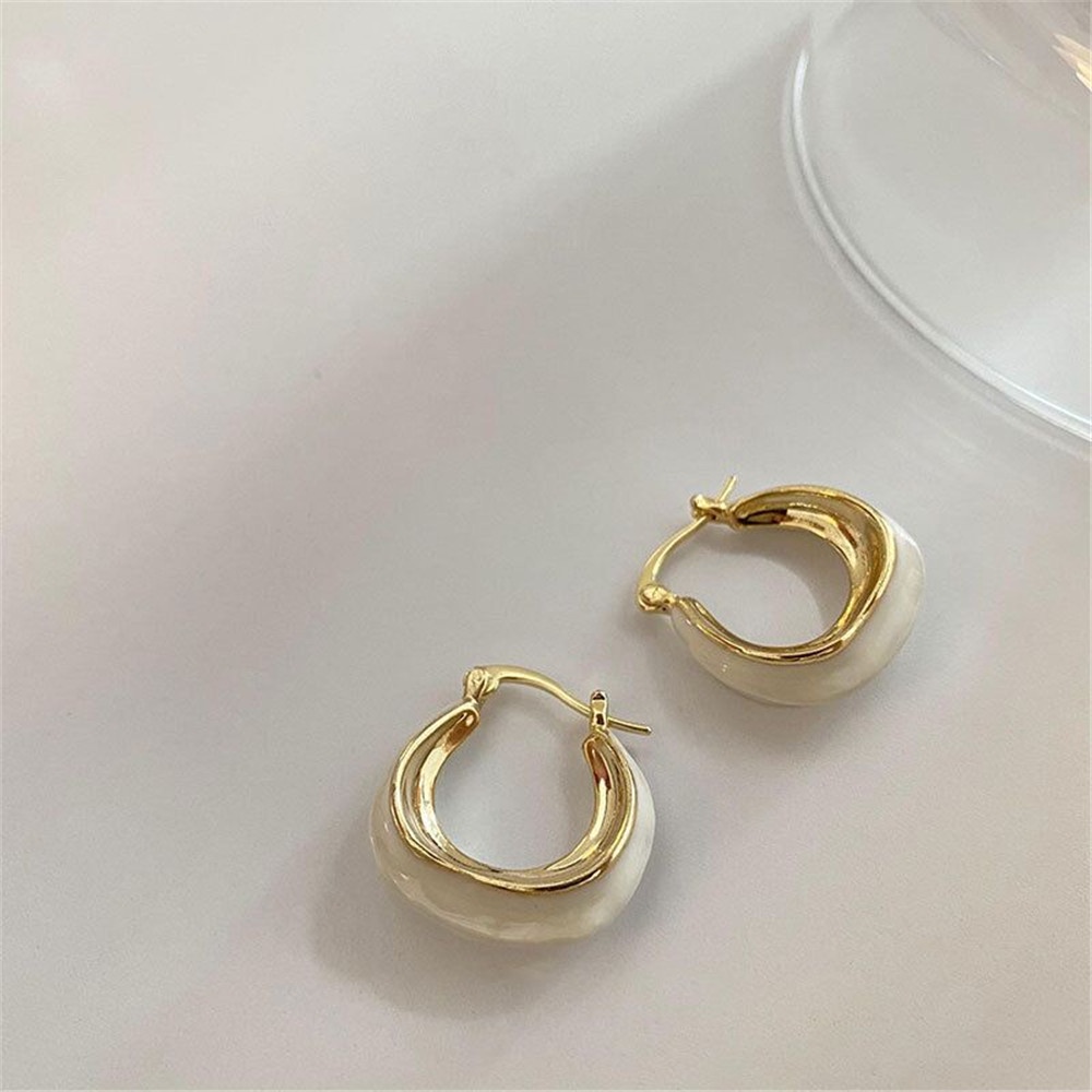 Anting Tusuk Gantung Bahan Sterling silver 925 Desain Lingkaran enamel Warna Putih Gaya Retroelegan Untuk Wanita