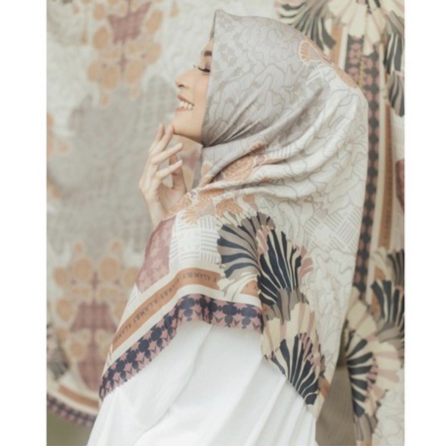 Bali Scarf Wearing Klamby