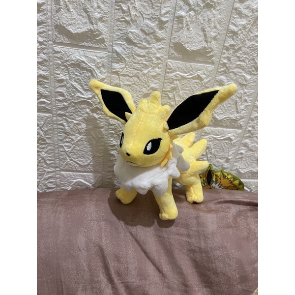 jolteon pokemon center
