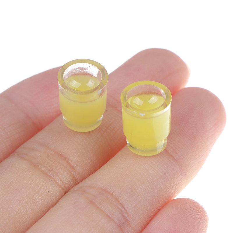 3pcs / set Mainan Miniatur Botol Jus + 2 Cangkir Skala 1: 12 Untuk Aksesoris Dapur Rumah Boneka