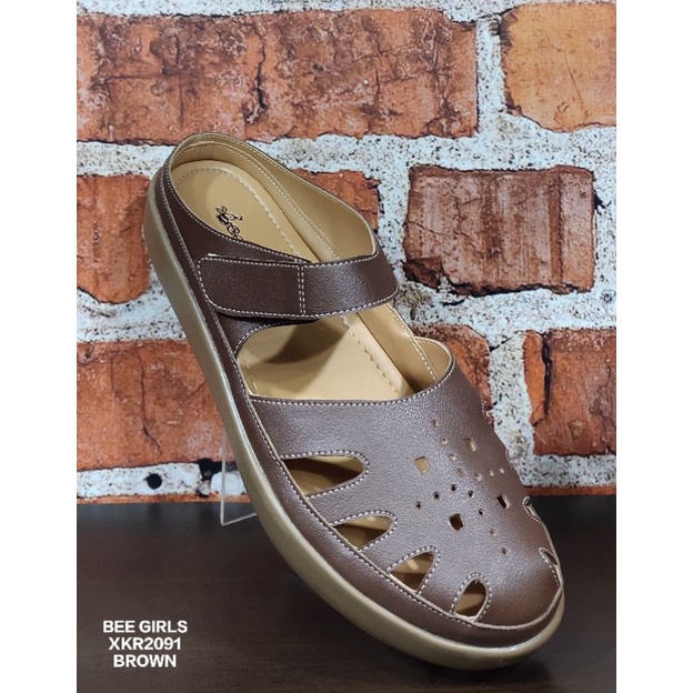 sepatu sandal wanita , bahan kulit BEE GIRLS
