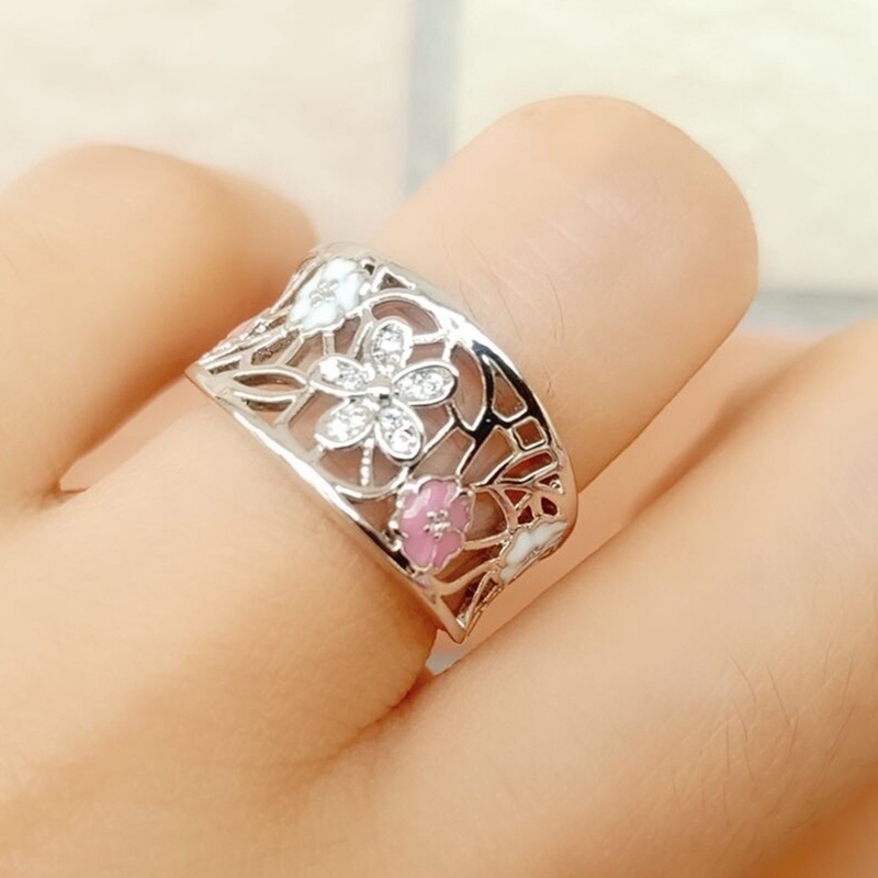 Cincin Pernikahan Kreatif Bentuk Bunga Sakura Untuk Wanita