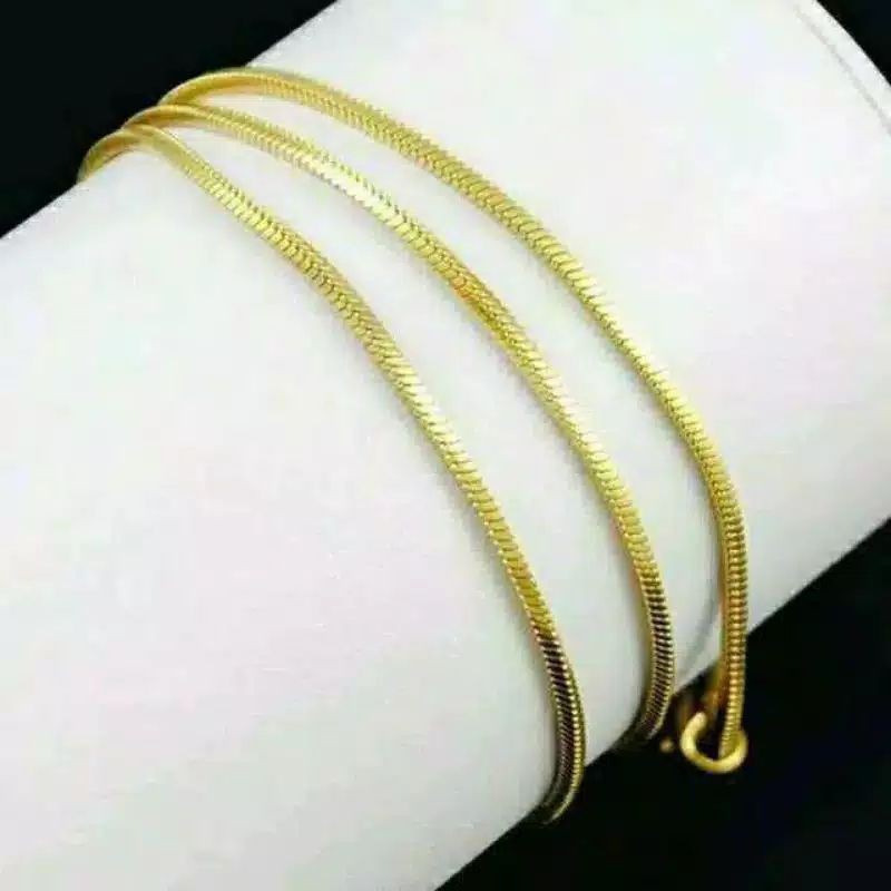 KALUNG TITANIUM ANAK MOTIF KOTAK WARNA EMAS 35 cm