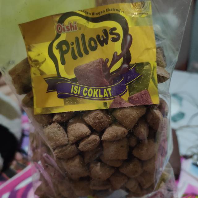 

pillows biskuit isi coklat isi 250 gram