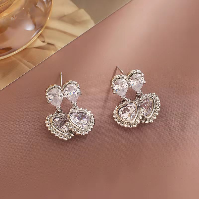 Anting Tusuk Desain Unik Untuk Wanita