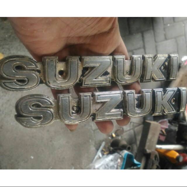 Emblem tangki suzuki