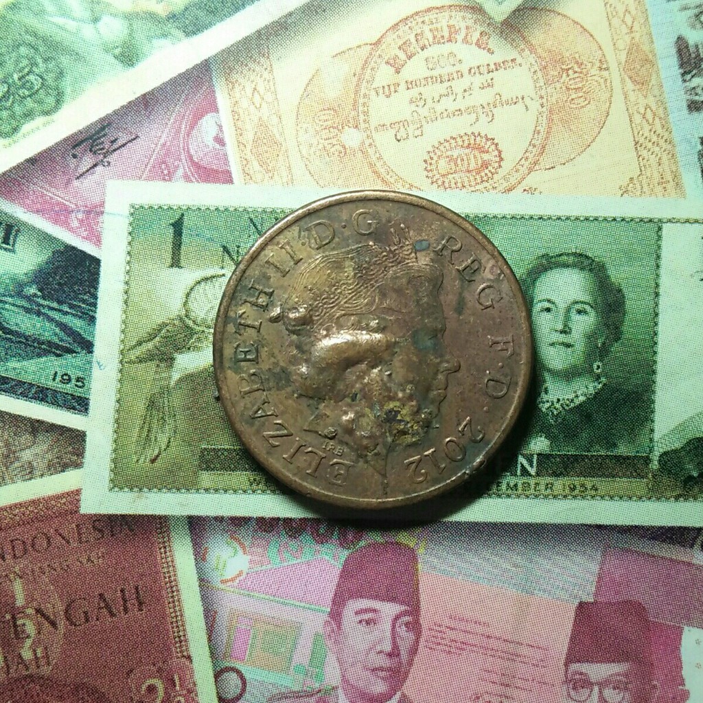 KM 193 - Koin 1 Peny Elizabeth 2 Tahun 2012