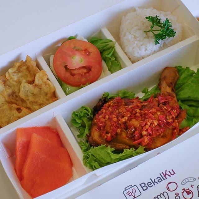 

Katering Langganan Makan Siang 5 Hari (Hari Kerja)
