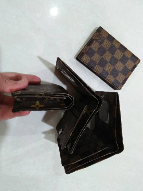 Dompet kartu kancing bunga