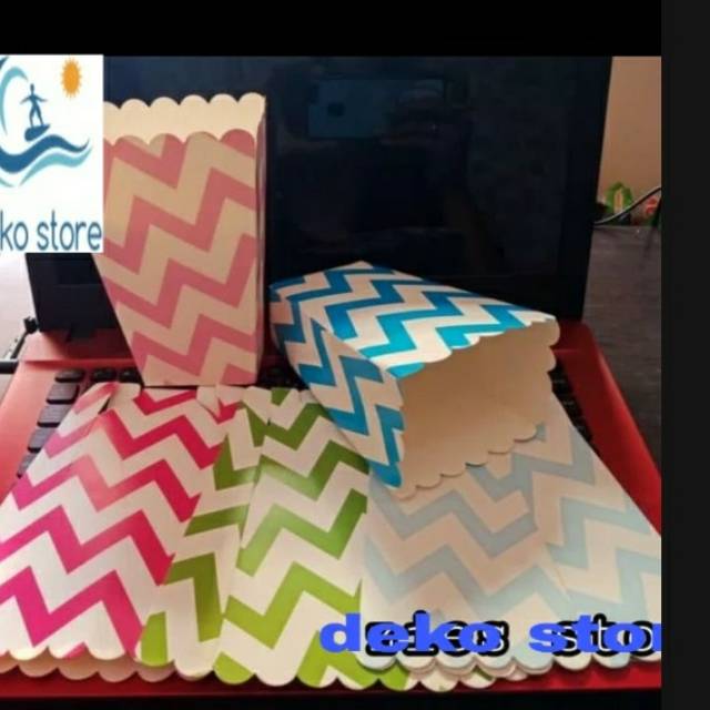 tempat popcorn motif zigzag / cup popcorn