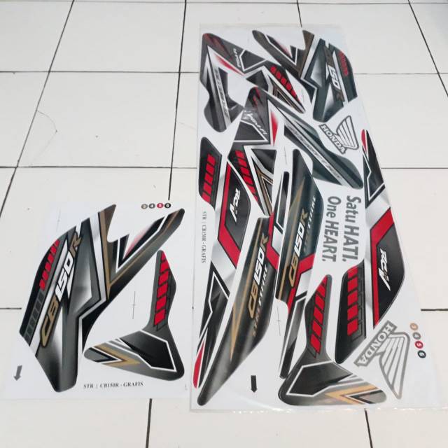 Striping sticker variasi honda old  cb 150 R grafis warna merah hitam