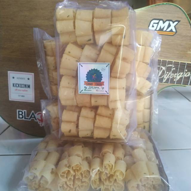 

RUAK RAEK - KUE KEMBANG GOYANG ASIN SEROJA 200 gr