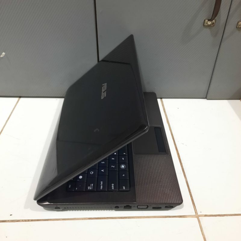 Laptop Asus K84C Intel Celeron B800 Ram 2GB/HDD 320GB Layar 14 inch Siap pakai Mulus