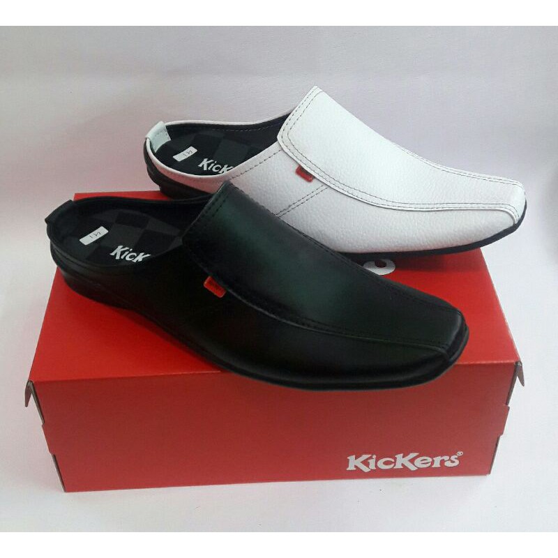 sepatu selop kickers hitam dan putih/sepatu sandal