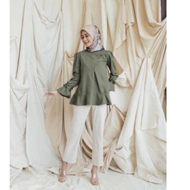 Clara Blouse Wearing Klamby