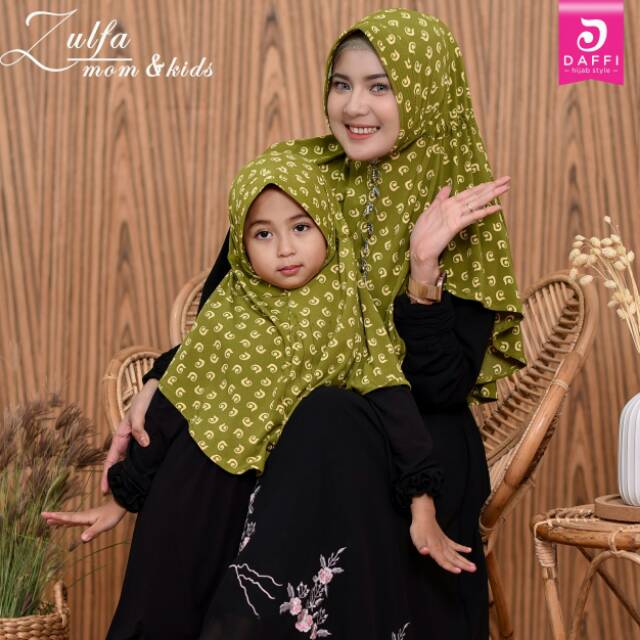 Zulfa Mom " Olive " Daffi Hijab