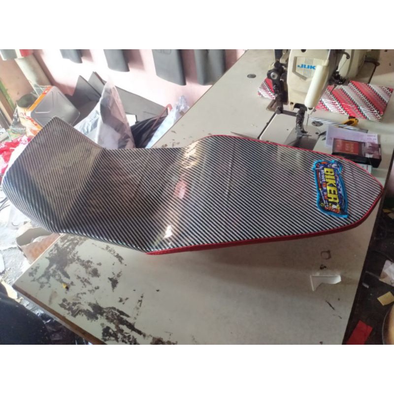 Jok slim Honda CB150R StreetFire - Jok slim Honda CB150R New kulit karbon