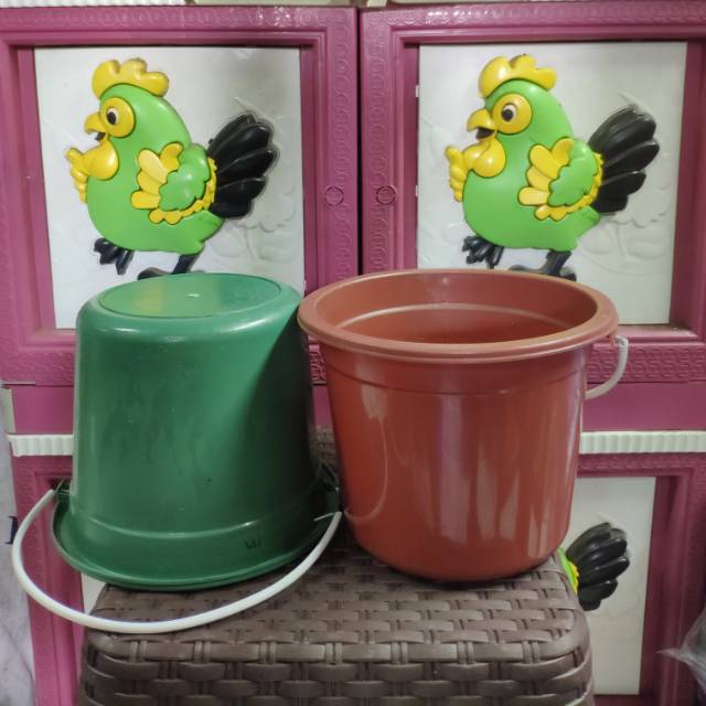 Ember Plastik - Ember Kecil Gagang Plastik Biasa  1 Galon untuk  tempat sabun