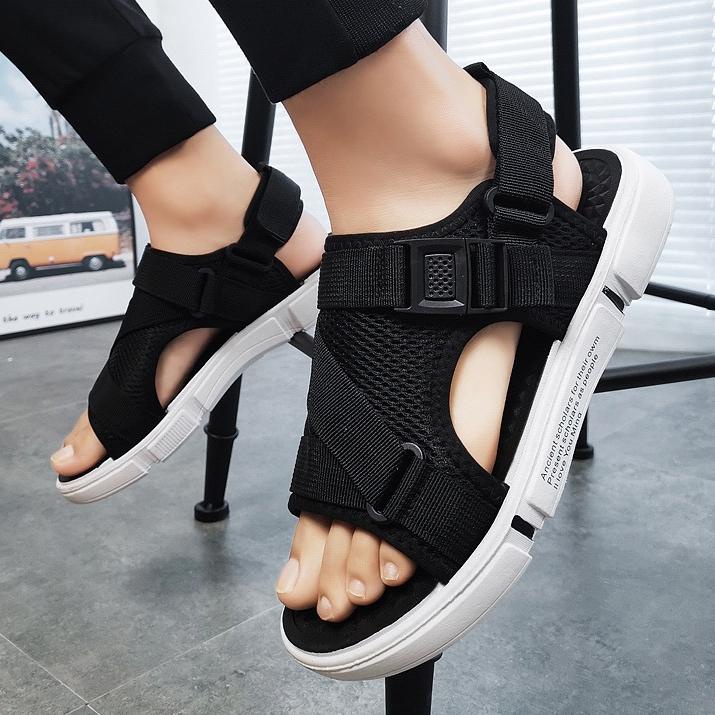 Harga lebay-- [ COD + Kirim Hari ini ] 2022 Sandal Gunung Pria Baru/Sandal pria gaya Jepang/Sandal P