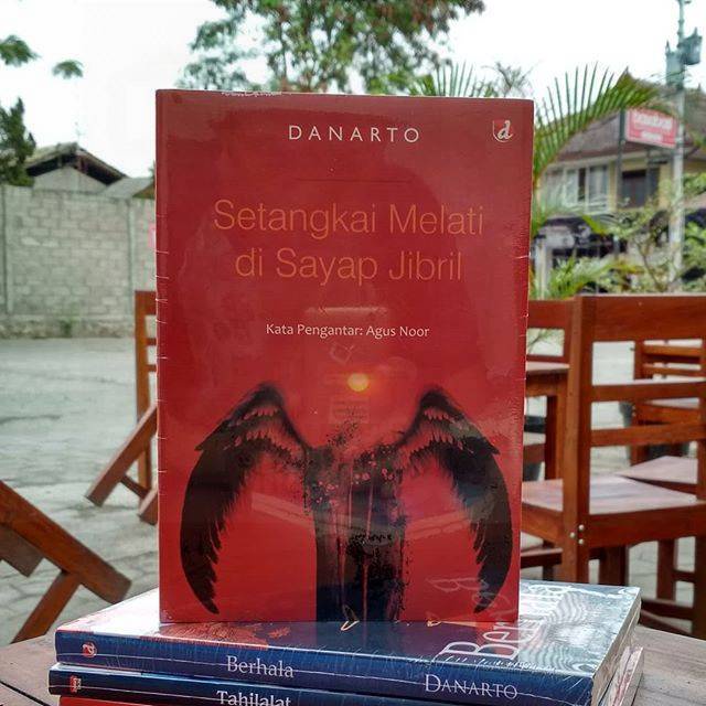 SETANGKAI MELATI DISAYAP JIBRIL